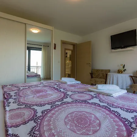 Apartmán Grosses Nur 500 Meter Zum Mit Meerblick, Parkplatz, Waschmaschine Crikvenica