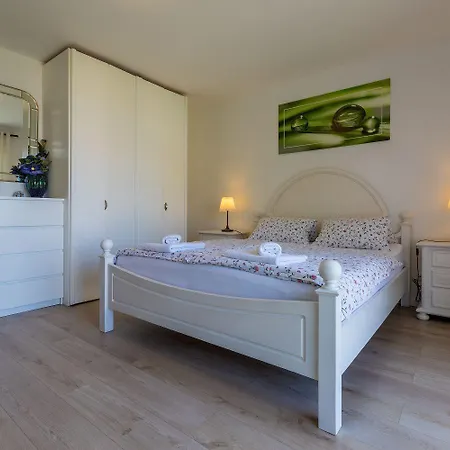 Grosses Nur 500 Meter Zum Mit Meerblick, Parkplatz, Waschmaschine Apartmán